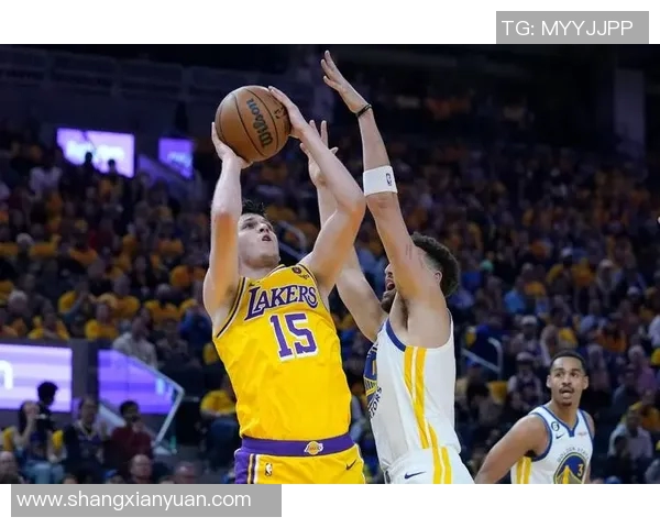 勇士与湖人精彩对决回放分析揭示比赛背后的战术与亮点